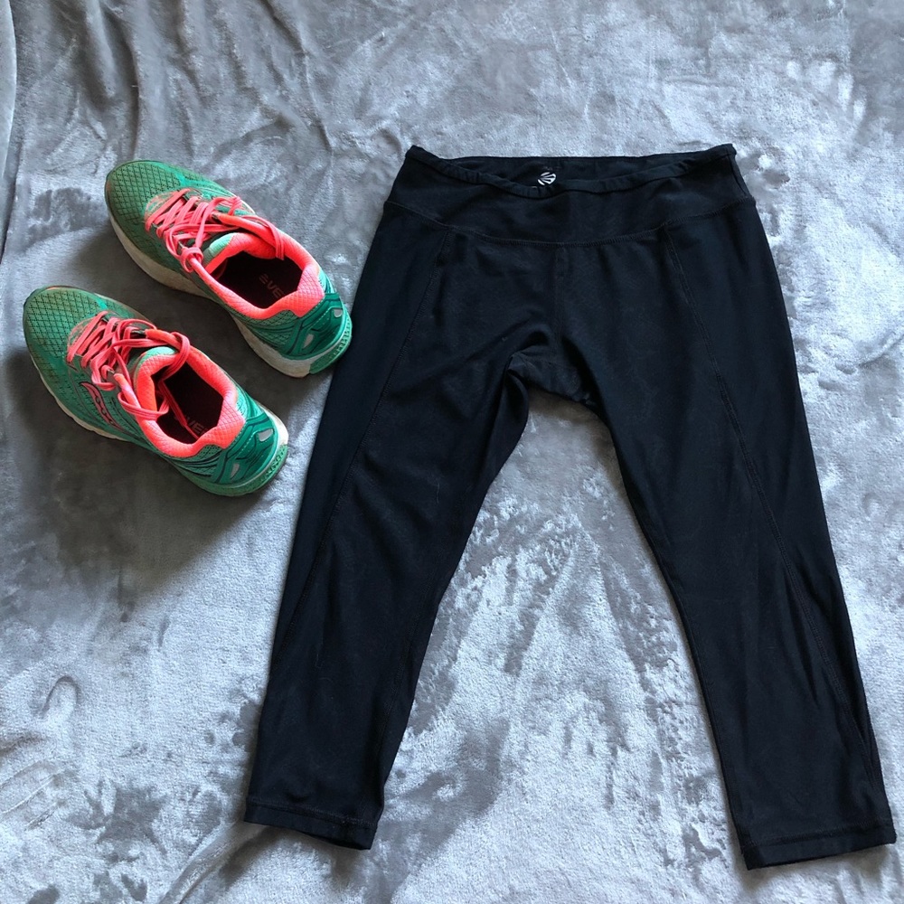 Capri Snakeskin Pattern Leggings